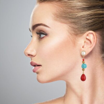 One of the most beautiful earrings of the Red Sea Collection. This wonderful drop earring is made of irregular howlite, pearl in a very classic tricolor summery match, red, turquoise and pearl, they so versatile you can wear it with almost any outfit.