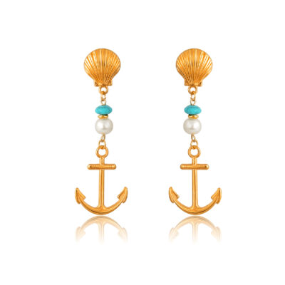 Life on a boat can be fascinating for a while, but eventually we have to go back to land. With these earrings, you'll carry a piece of the maritime life with you wherever you go. Add a nautical touch to your outfit by wearing these chic and sleek anchor earrings.