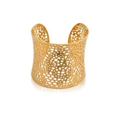 You've got the power to take your outfit to higher levels and adorn yourself with this gold stainless-steel bracelet, with geometric cutout details. This radiant statement cuff is craft in gold-plated brass and is adjustable, so it can fit any size. Match it with an ethnic or boho outfit to create a statement look.