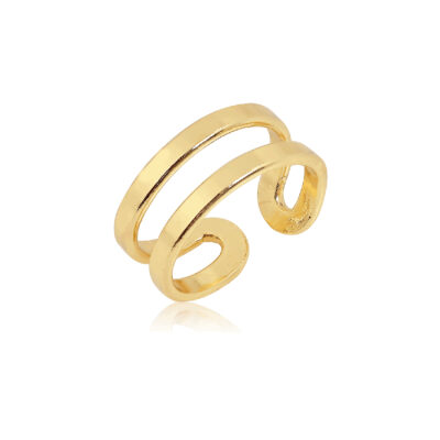 This open torque ring is crafted in gold-plated brass and is perfect to stack with your other rings. Style it with your everyday look.