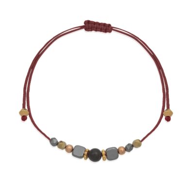 This delicate bracelet is an eye-catcher at your wrist. A series of multi shape hematite beads nicely framing a round onyx bead. The bracelet is adjustable. Stack it with other bracelets from our “Bracelet collection” and create bold statement looks!