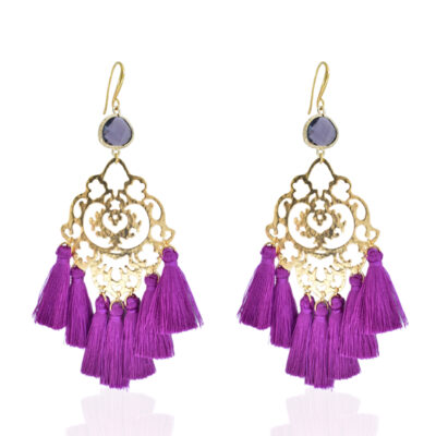 Beautiful and chic oversize boho earrings, made with a fine filigree motif. Little silk tassels, and a purple crystal are the ingredient for this special piece of jewelry. Because of its beauty, it is perfect to add a Bohemian touch to your most sophisticated looks.