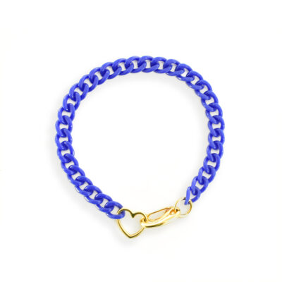 The classic trend gets a modern twist with today's materials. It features a bold electric blue chain, a gold heart, and a parrot chunky closure.